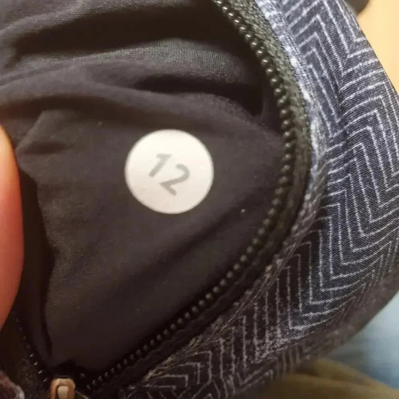 Lululemon Tracker Short IV
Mini Diffusion White Black / Black Size 12 - Picture 7 of 7